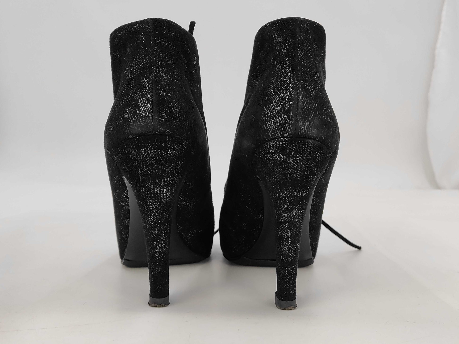 CHANEL Pearl-embellished short boots in black leather, size 37, with box and dust bag. Other shoes.