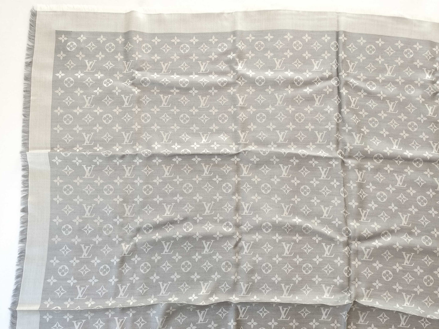 LOUIS VUITTON Vuitton Stole Grey Other Apparel