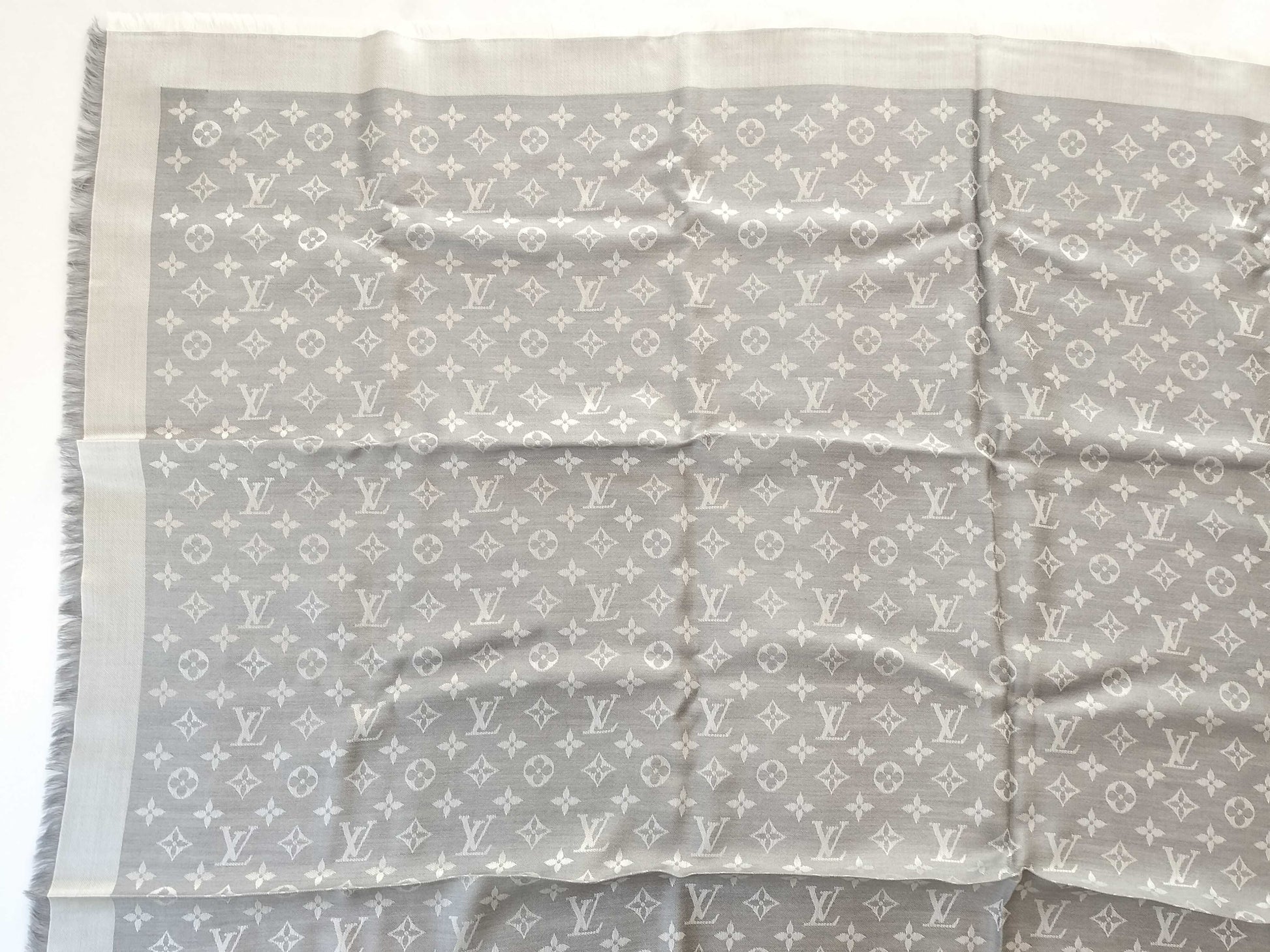 LOUIS VUITTON Vuitton Stole Grey Other Apparel