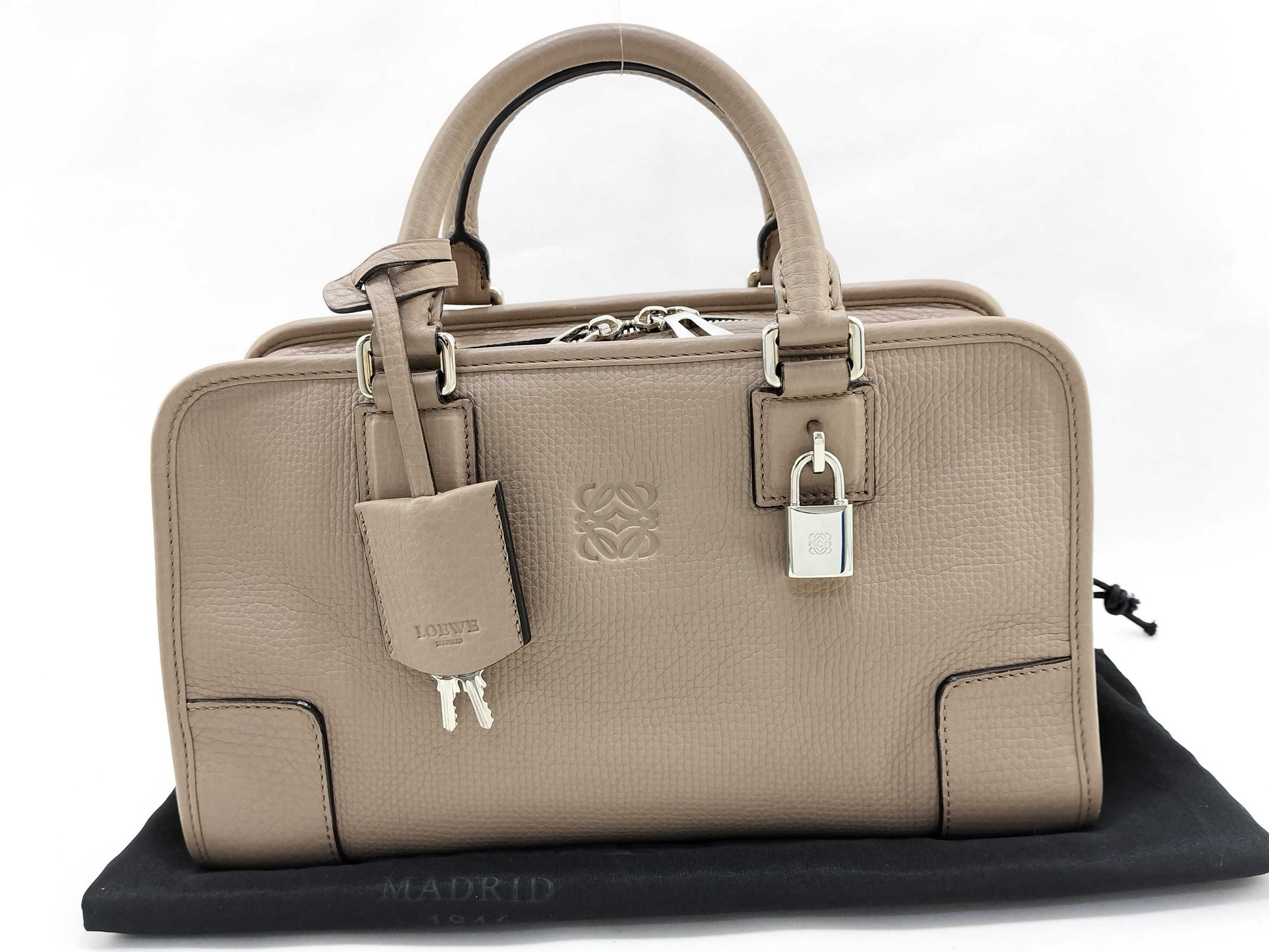 LOEWE Amazona 28 Beige Handbag