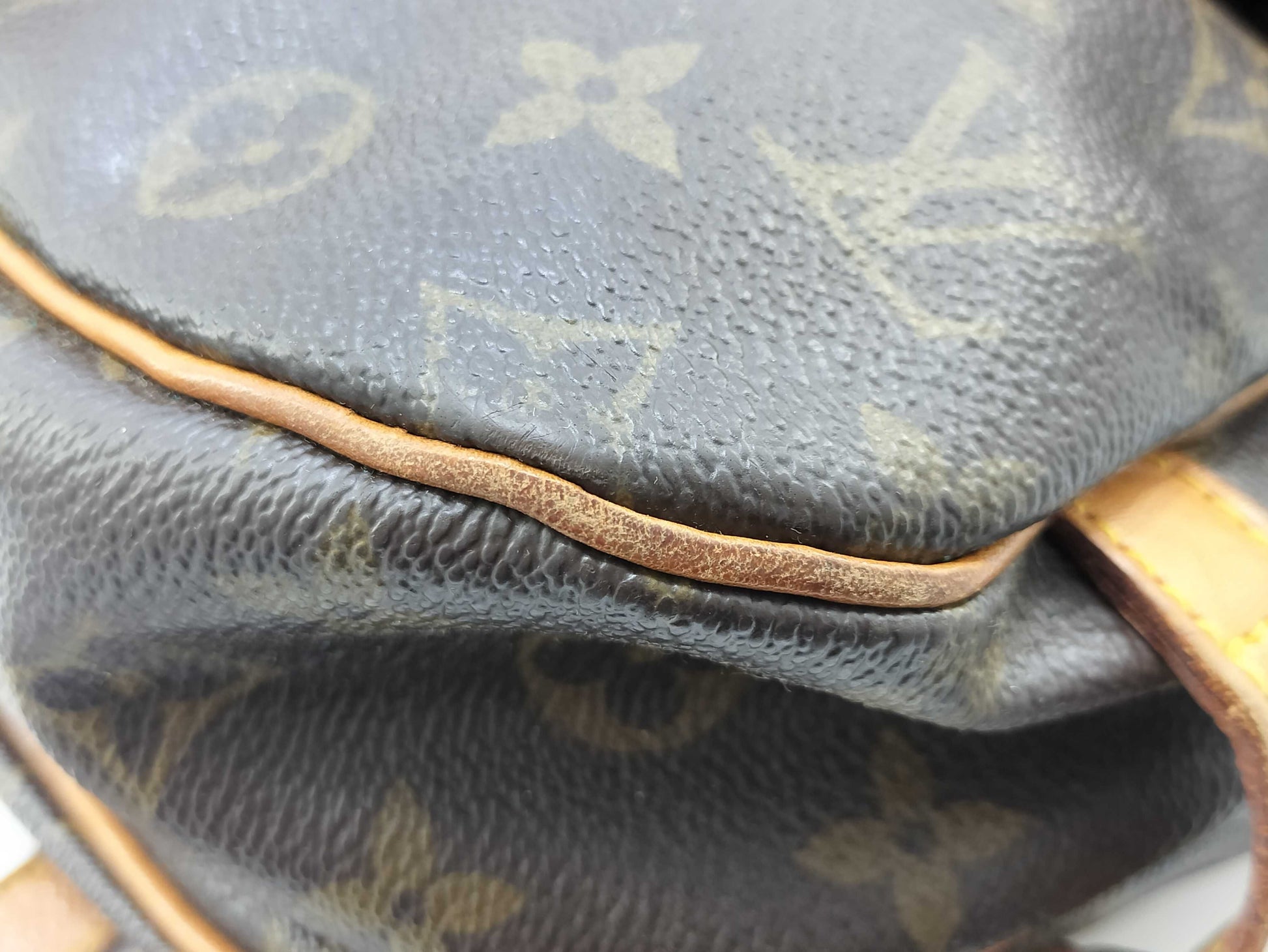 LOUIS VUITTON Monogram Vuitton Monogram Saumur Shoulder Bag