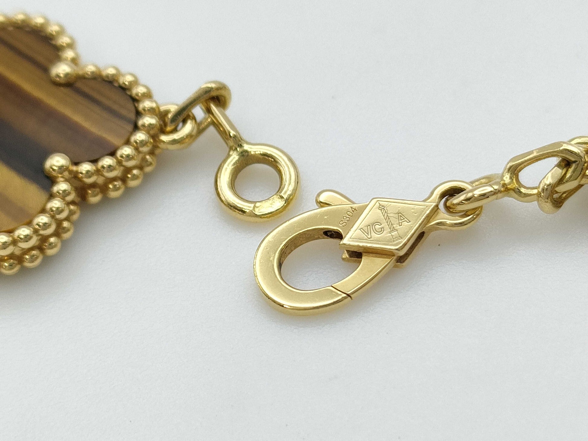 Van Cleef & Arpels Vintage Alhambra 5-Piece Tiger's Eye Bracelet in Yellow Gold and Au750, 11.8g