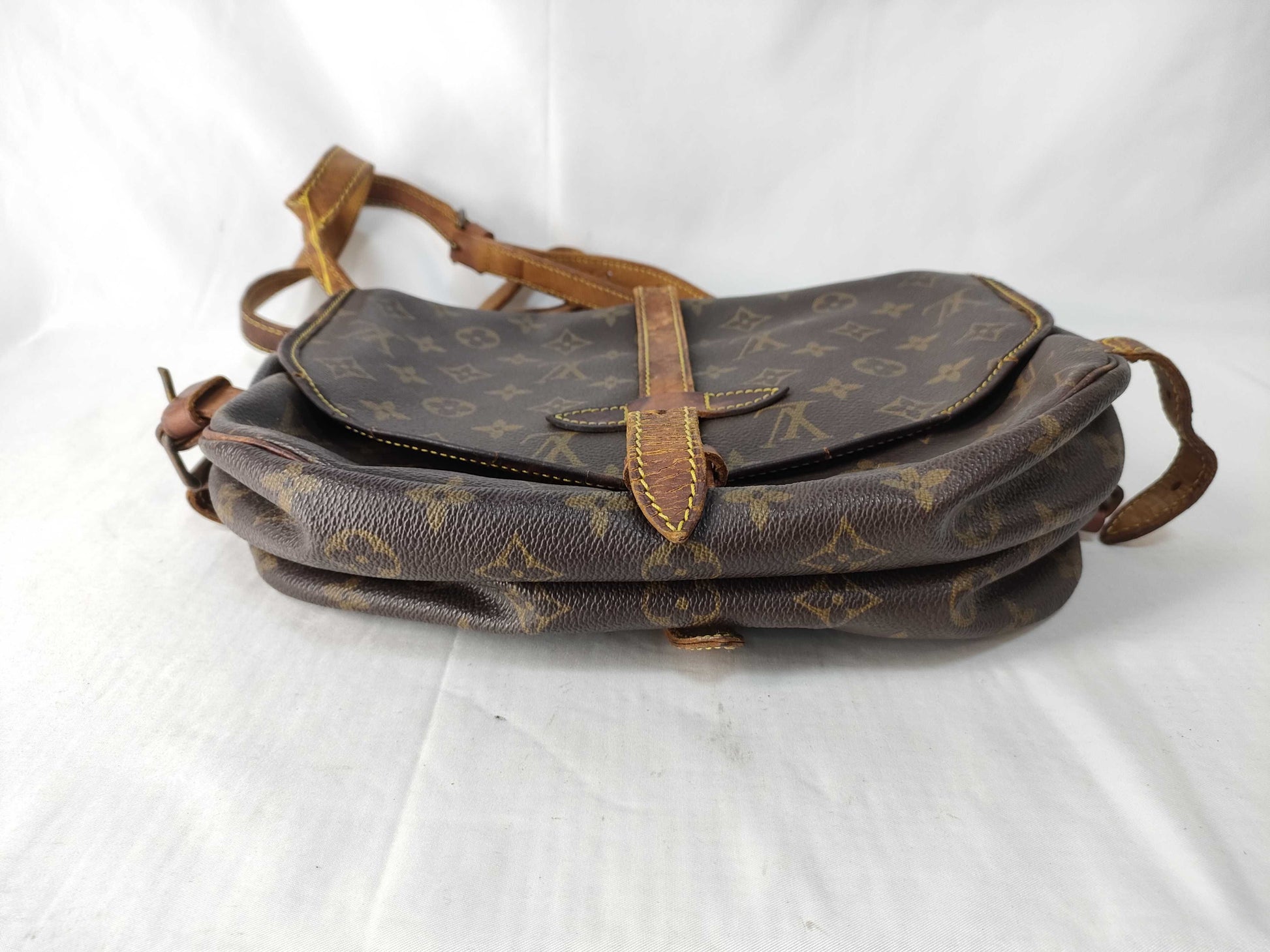 LOUIS VUITTON Monogram Saumur 30 M42256 Shoulder Bag