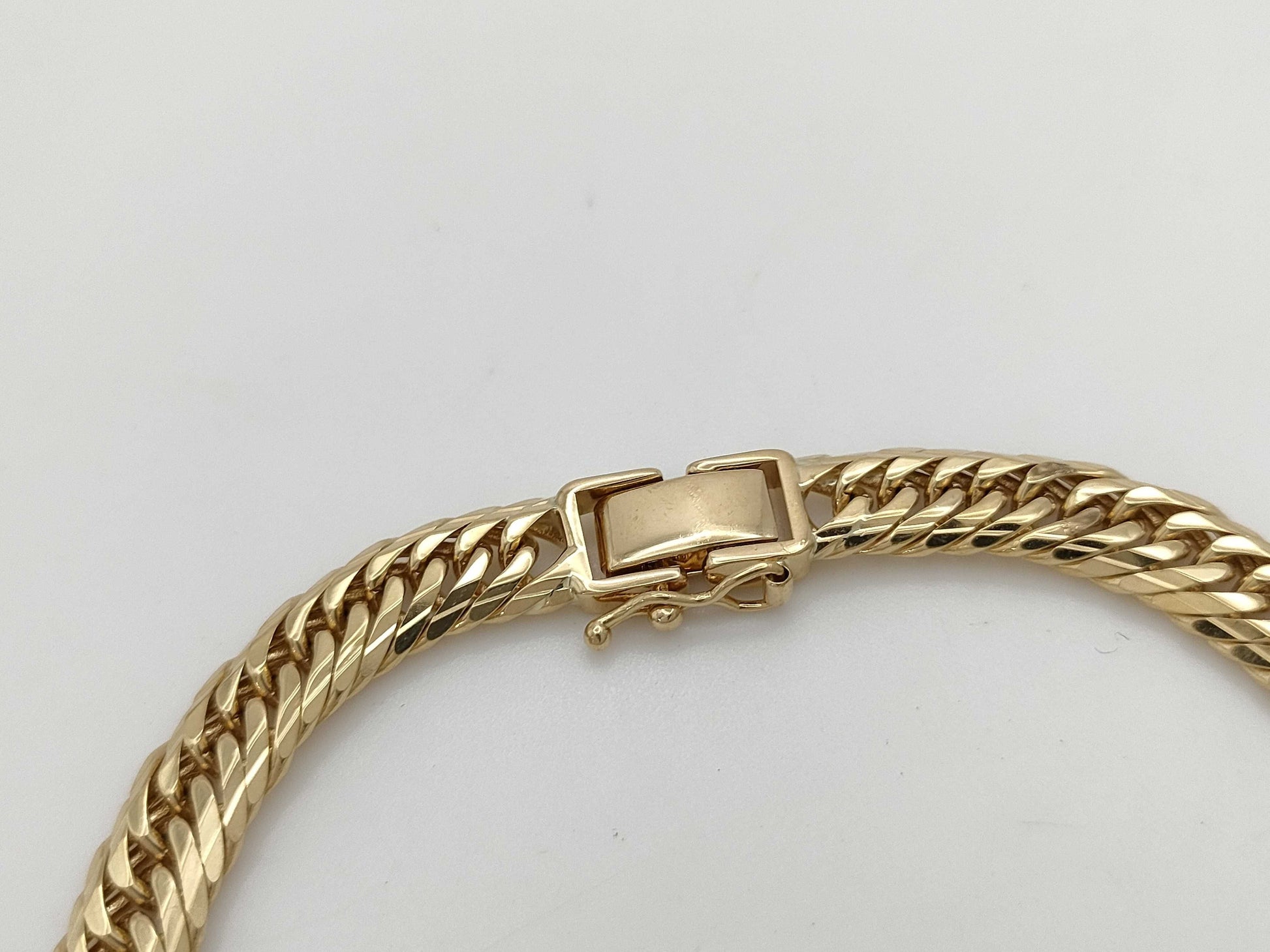 Kihei 14-Sided Triple K18 24.9g Bracelet Bangle 