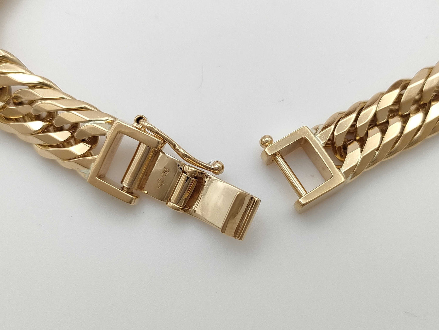 Kihei 12-sided triple 20cm K18 50.5g bracelet bangle 