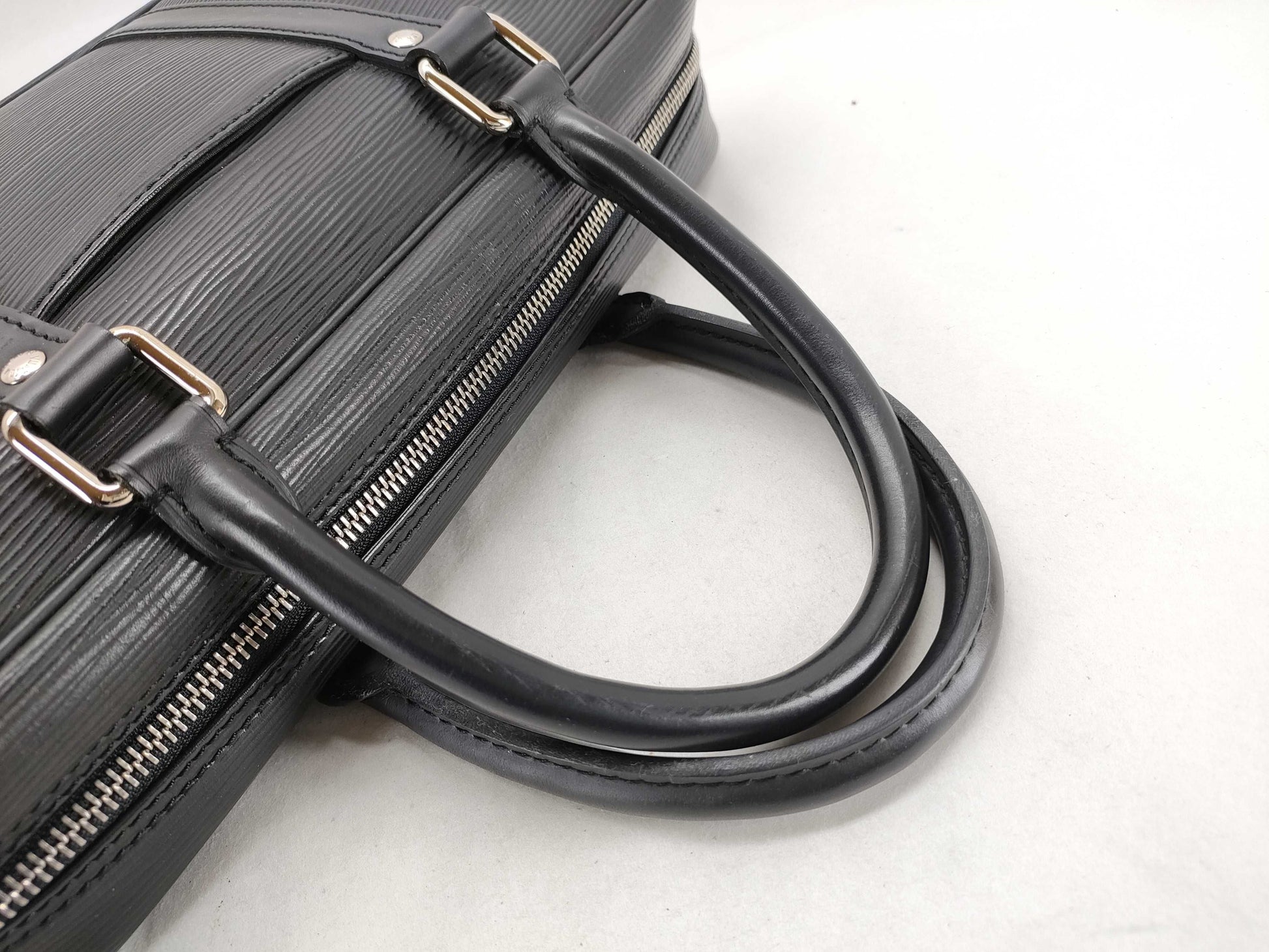 LOUIS VUITTON Epi Vivienne Long Black Handbag