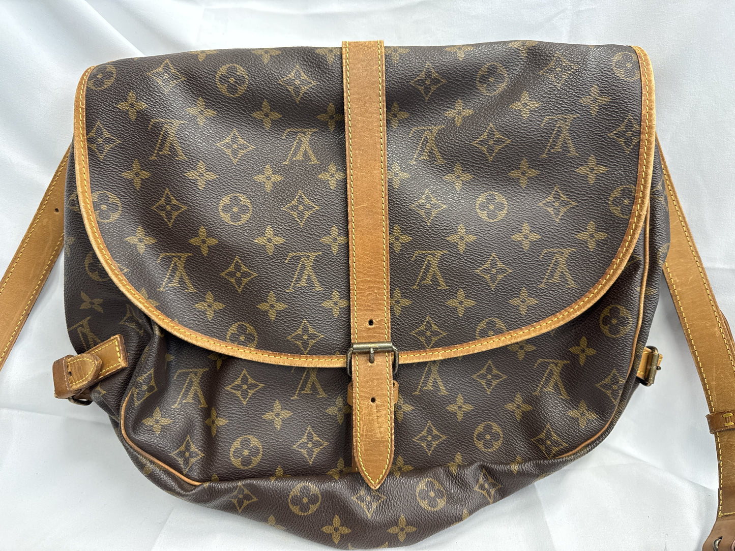 LOUIS VUITTON Saumur 35 Shoulder Bag