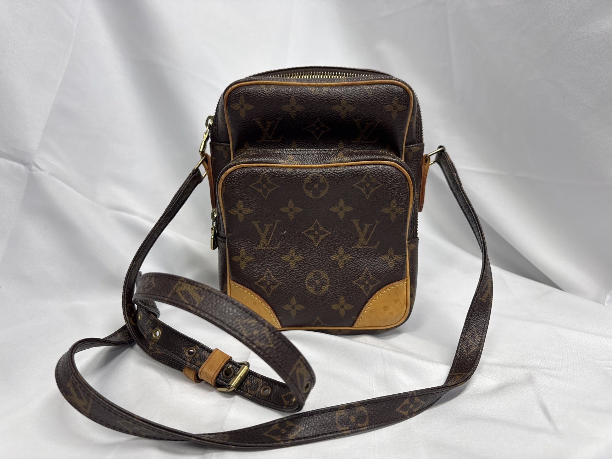 LOUIS VUITTON Vuitton Amazon Shoulder Bag