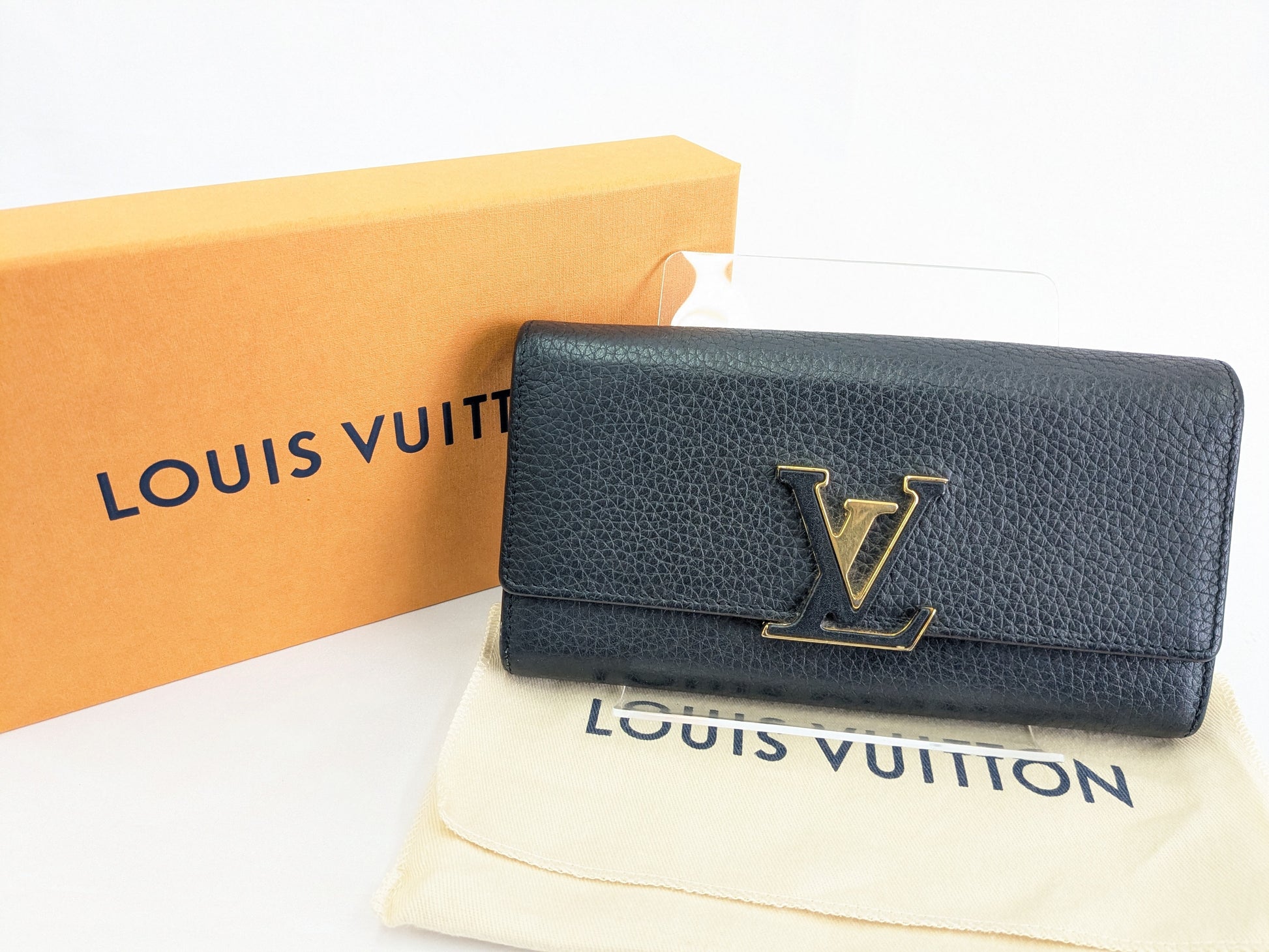 LOUIS VUITTON LV Portefeuil Capucine Wallet