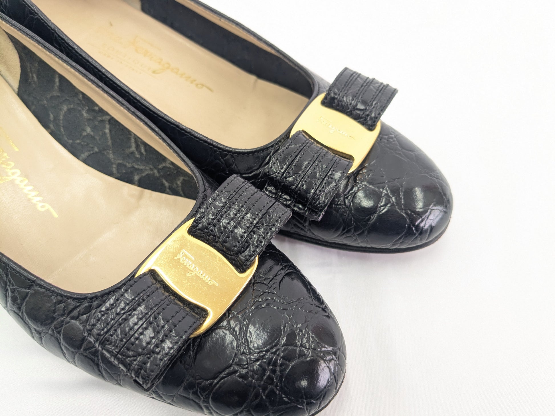 Salvatore Ferragamo Vara Pumps Size 6 Pumps