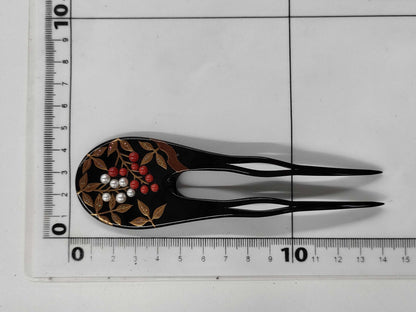  Kawahikari Tortoiseshell Hairpin with Gold Maki-e Coral Diameter: Approx. 3.5-4.1mm Pearl Diameter: Approx. 3.6-4.3mm Weight: 14.0g Other Accessories