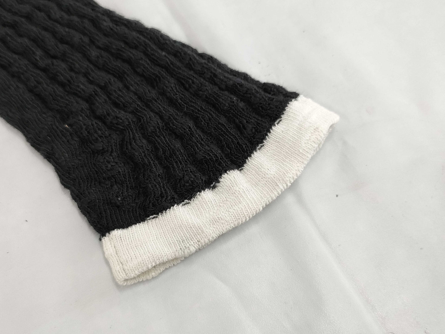 CHANEL 22SS P72076 Two-tone Sweater with Shell Logo Plate Knit Top