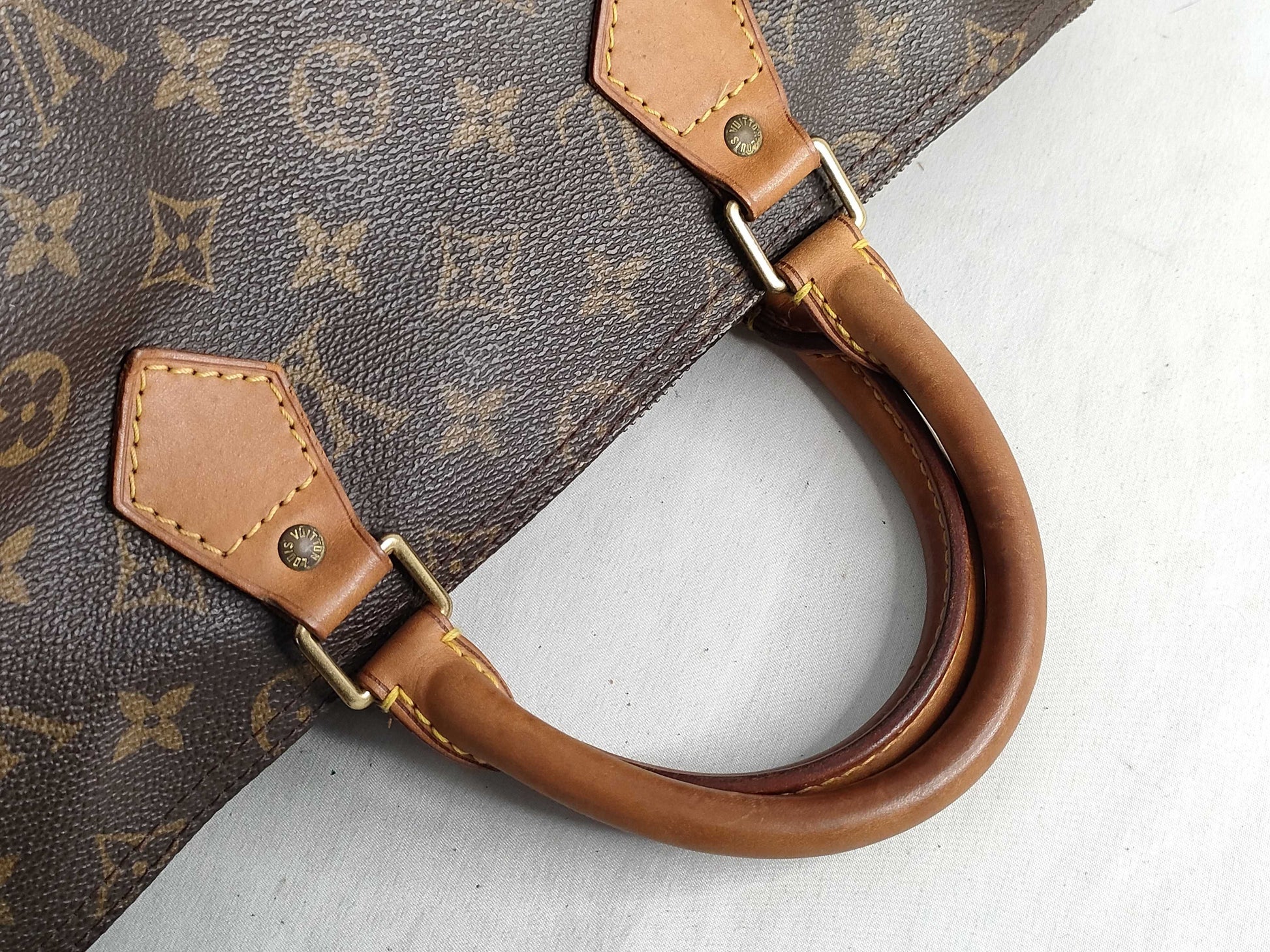 LOUIS VUITTON Monogram Louis Vuitton Speedy Handbag