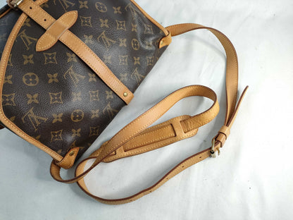 LOUIS VUITTON Monogram Louis Vuitton Saumur Shoulder Bag