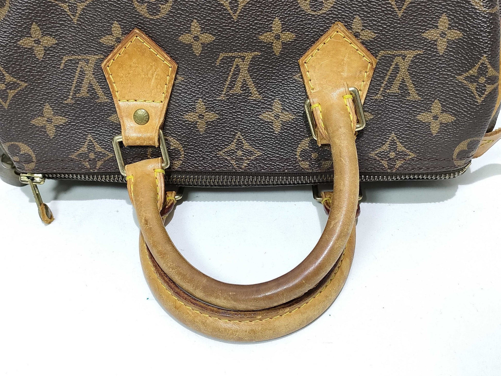 LOUIS VUITTON Monogram Louis Vuitton Monogram Speedy Handbag