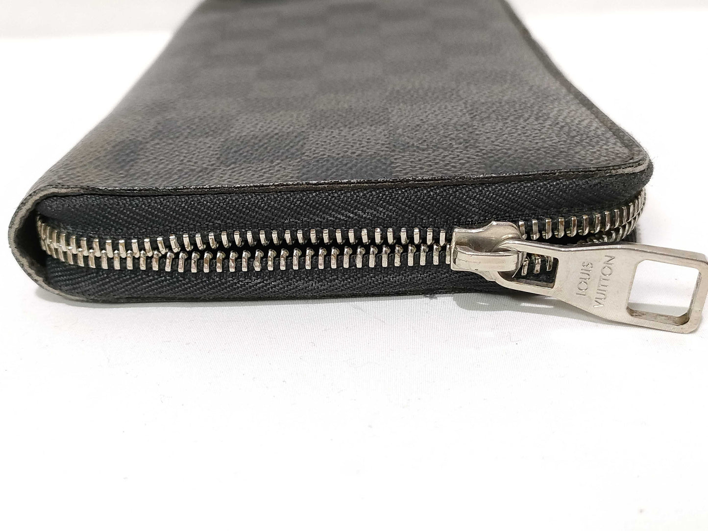 LOUIS VUITTON Damier Zippy Organizer Wallet