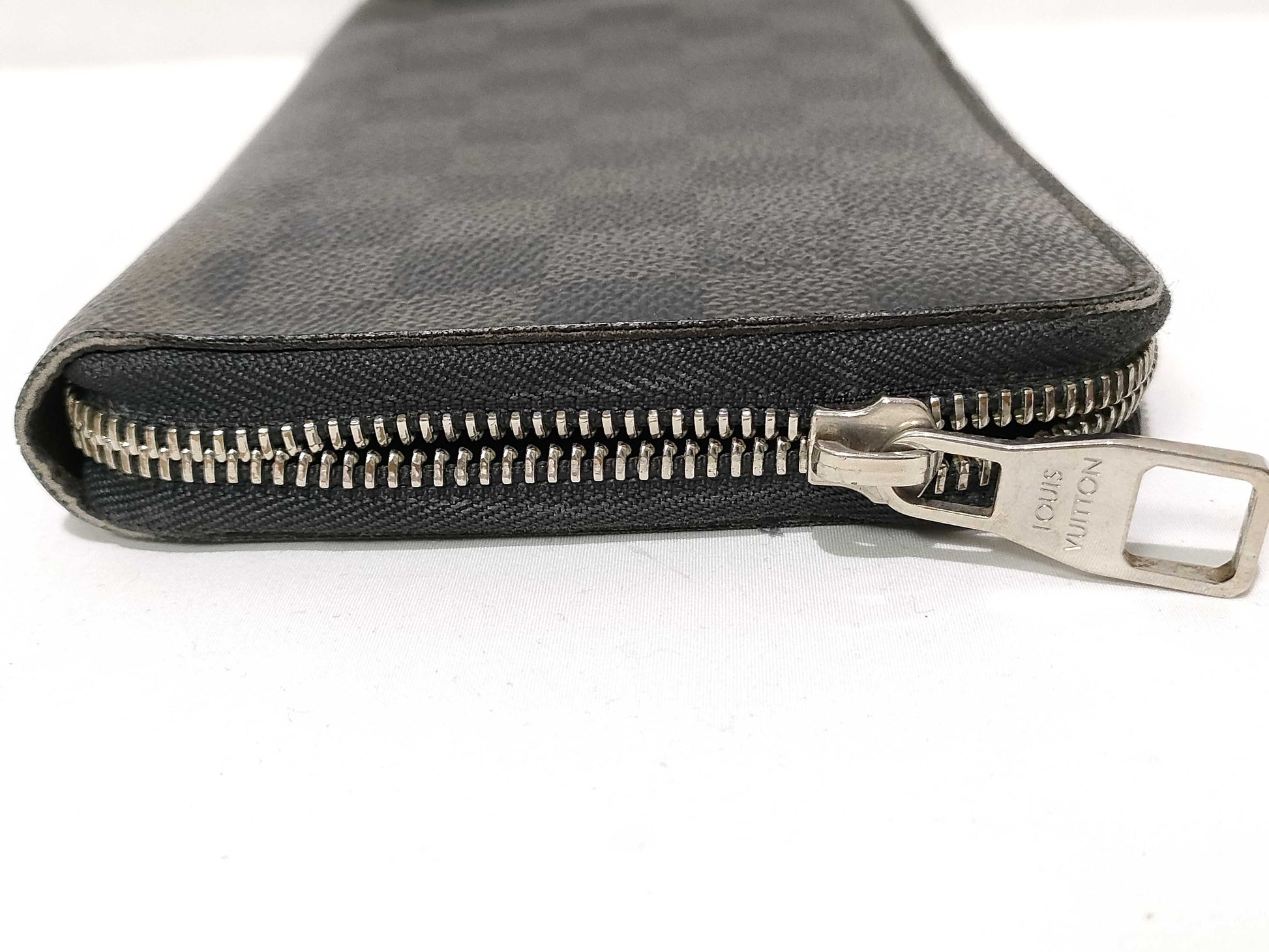 LOUIS VUITTON Damier Zippy Organizer Wallet