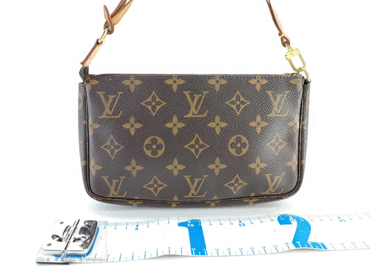 LOUIS VUITTON Monogram Louis Vuitton Monogram Pochette Accessoires Pouch