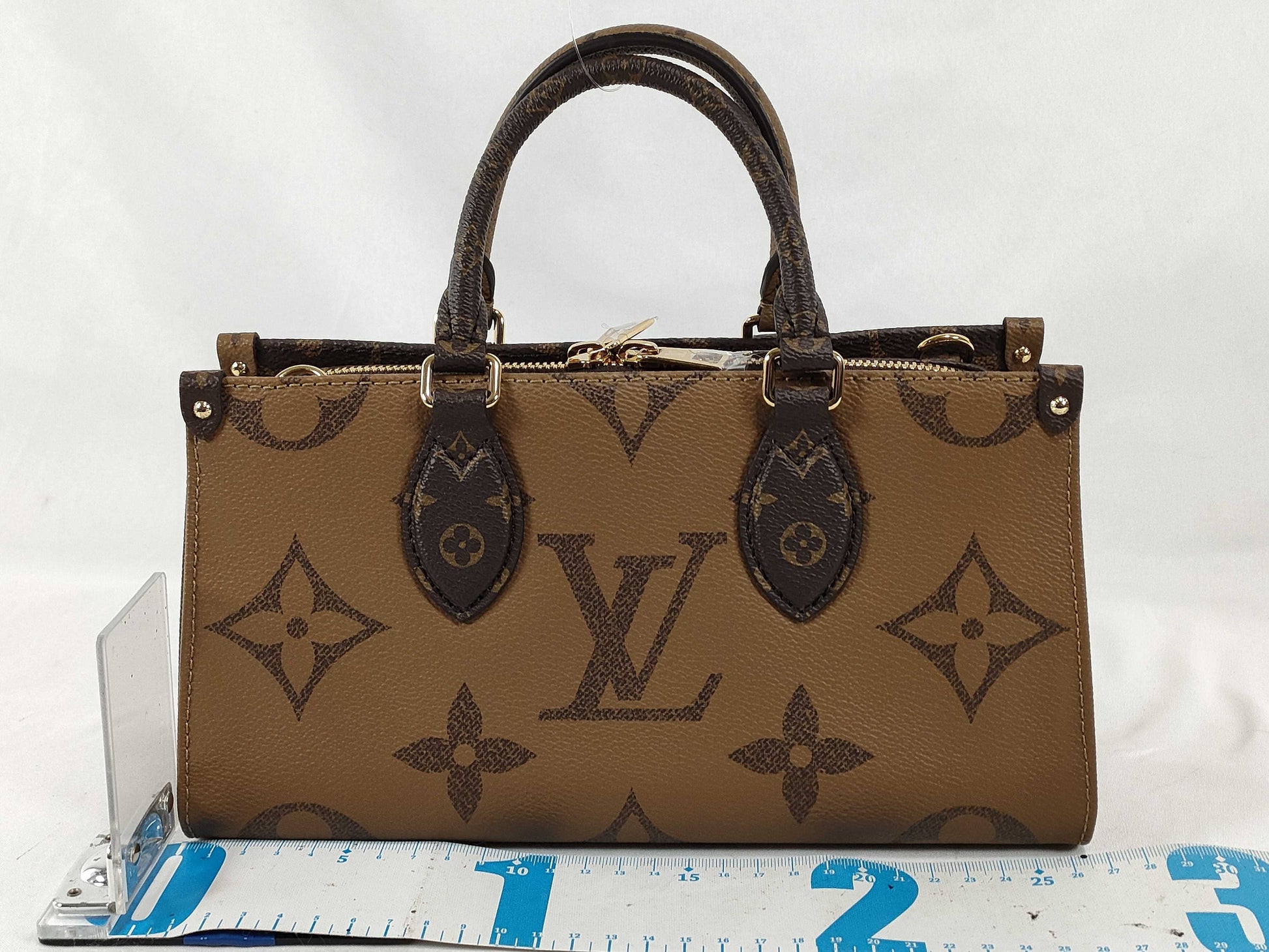 LOUIS VUITTON Monogram Louis Vuitton On the Go New Year Monogram Giant Monogram Reverse M46653 RFID Tag Handbag