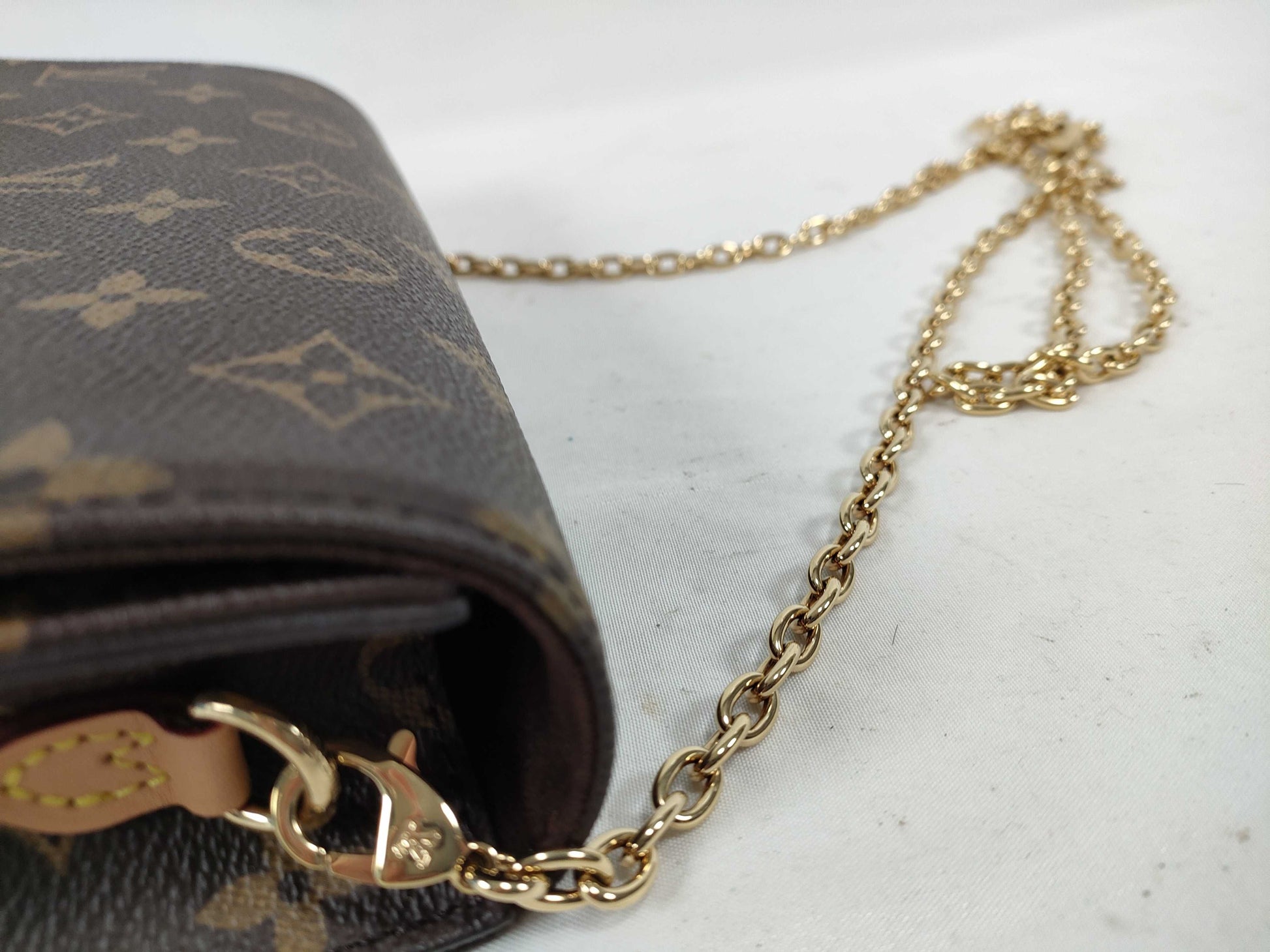 LOUIS VUITTON Monogram LV M82509 Wallet on Chain Lily Monogram Shoulder Bag