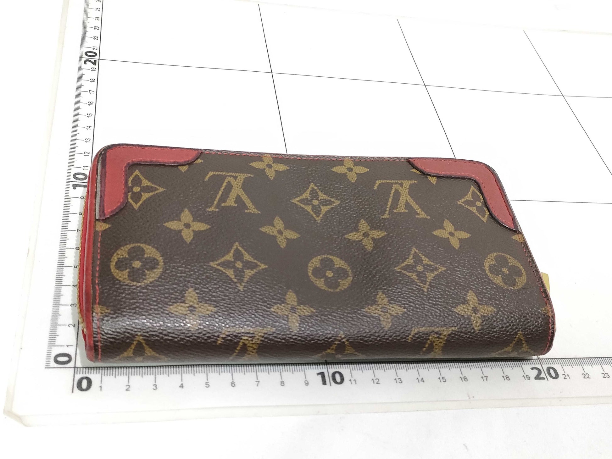 LOUIS VUITTON Monogram LOUIS VUITTON Retiro Monogram Zippy Long Wallet