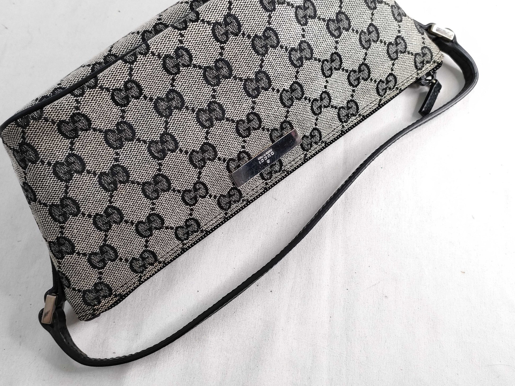 GUCCI GG Canvas GUCCI Accessory Pouch Handbag