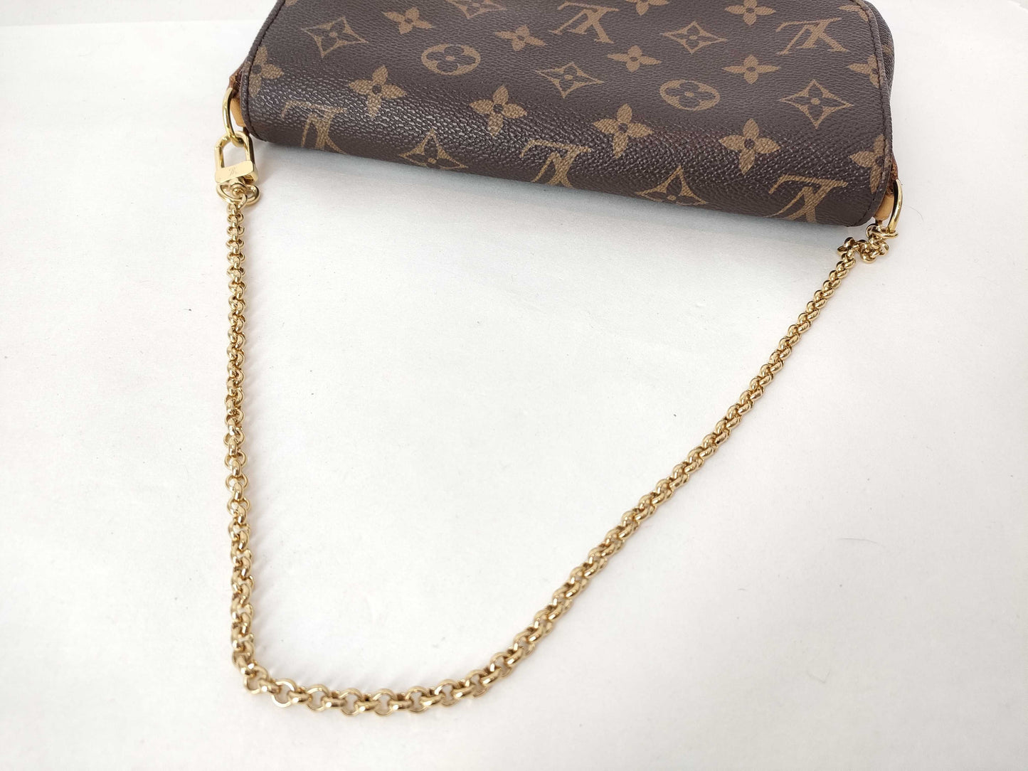 LOUIS VUITTON Monogram LOUIS VUITTON Favorite PM Monogram Shoulder Bag