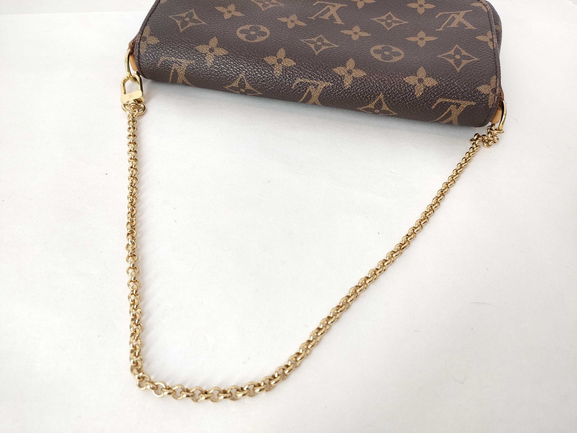 LOUIS VUITTON Monogram LOUIS VUITTON Favorite PM Monogram Shoulder Bag