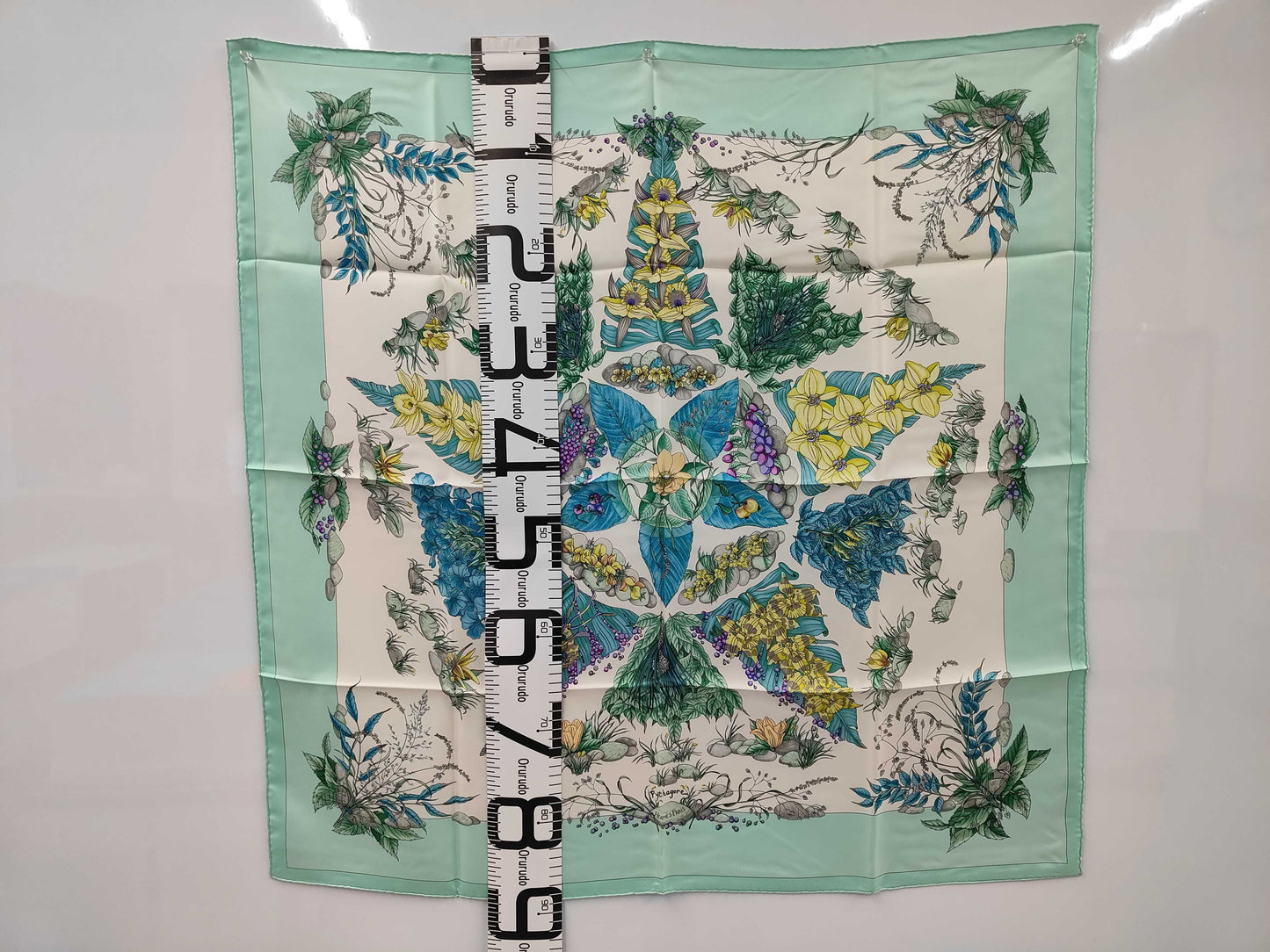 HERMES Carré 90 Scarf