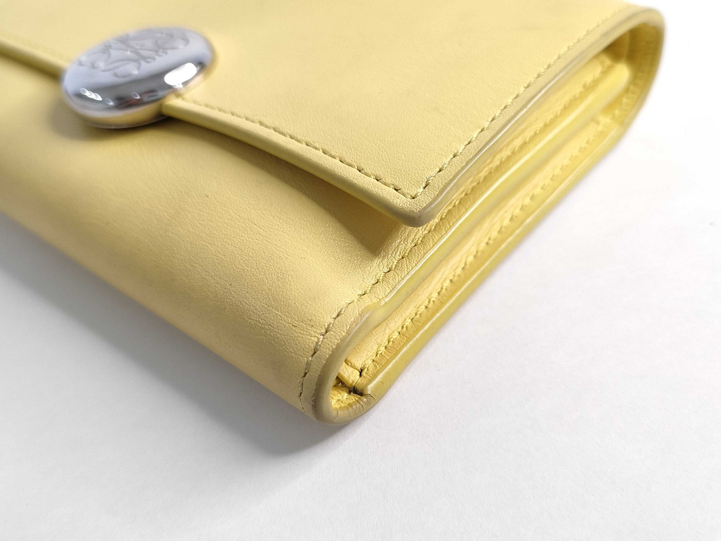 LOEWE Pebble Vertical Wallet with Box