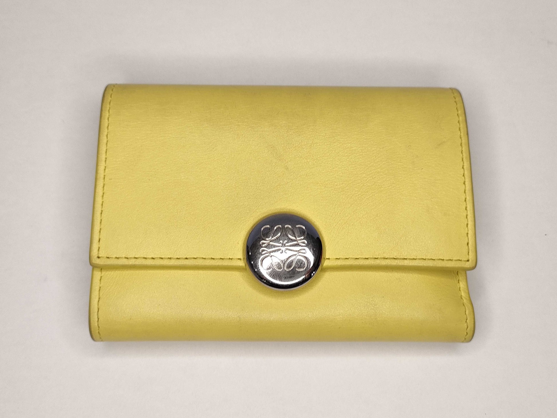 LOEWE Pebble Vertical Wallet with Box