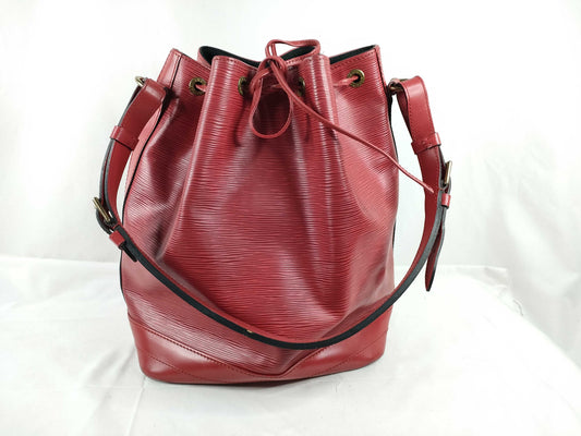 LOUIS VUITTON Epi Noe Drawstring Shoulder Bag
