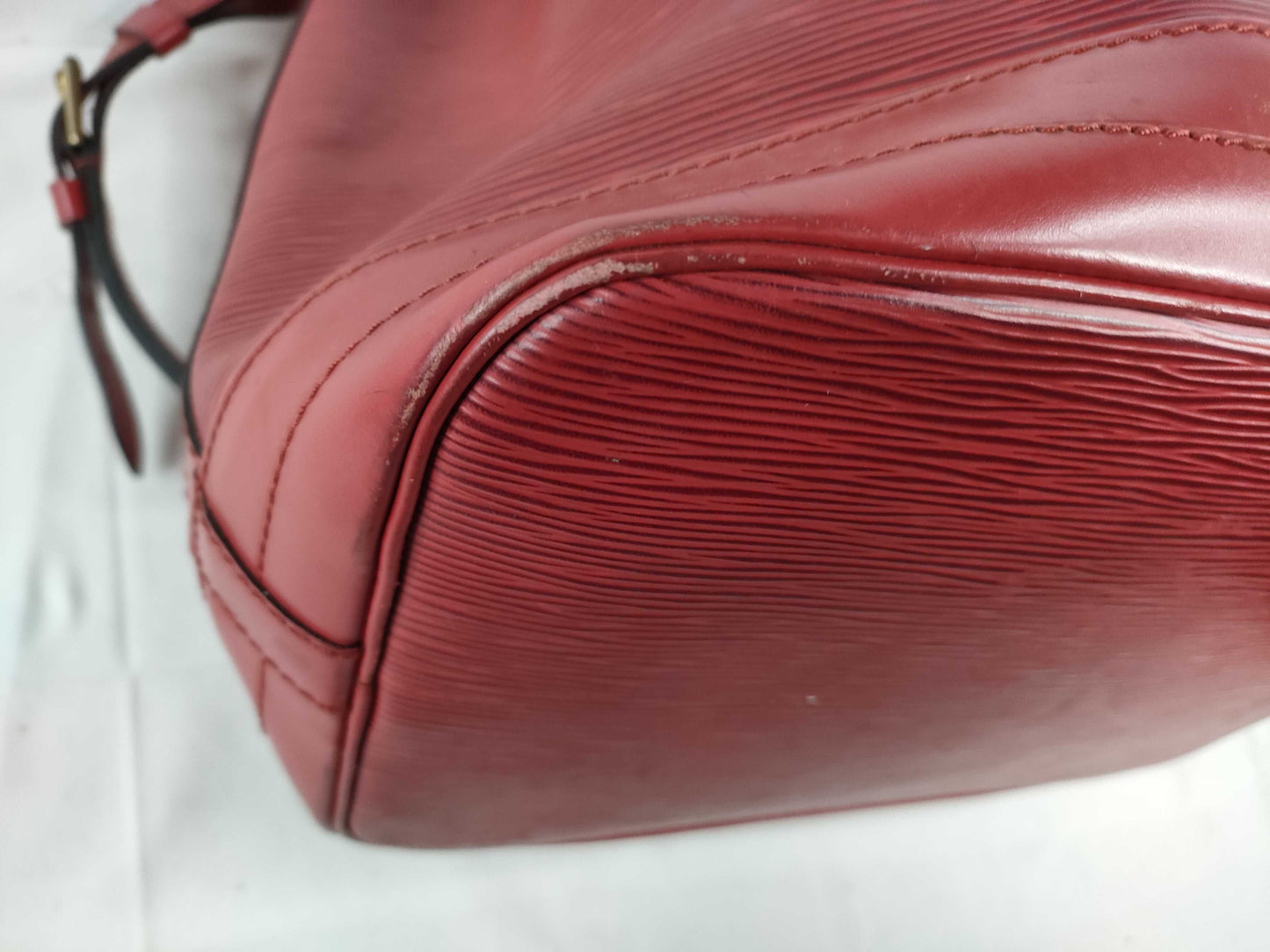 LOUIS VUITTON Epi Noe Drawstring Shoulder Bag