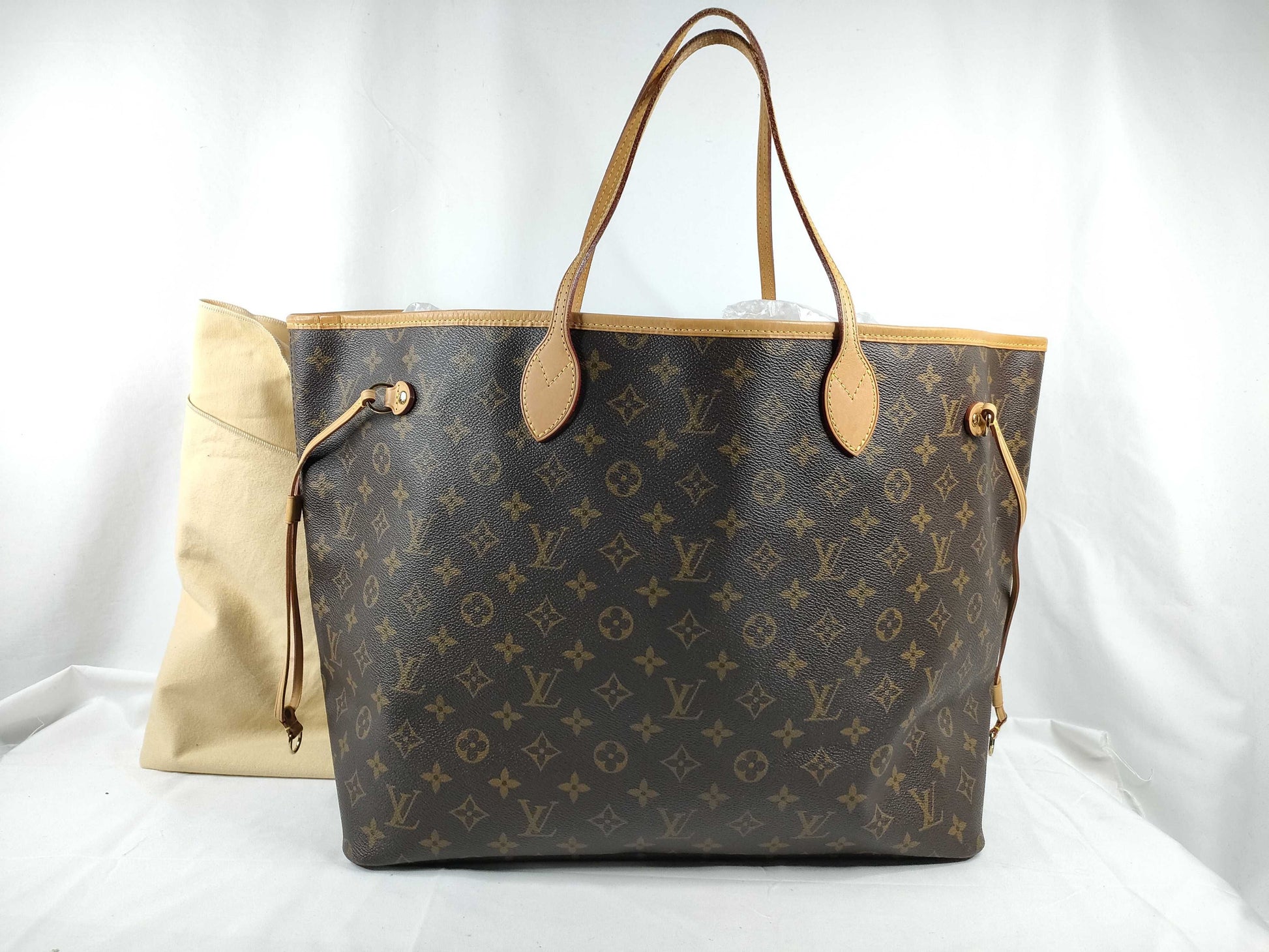 LOUIS VUITTON Monogram Neverfull Tote Bag
