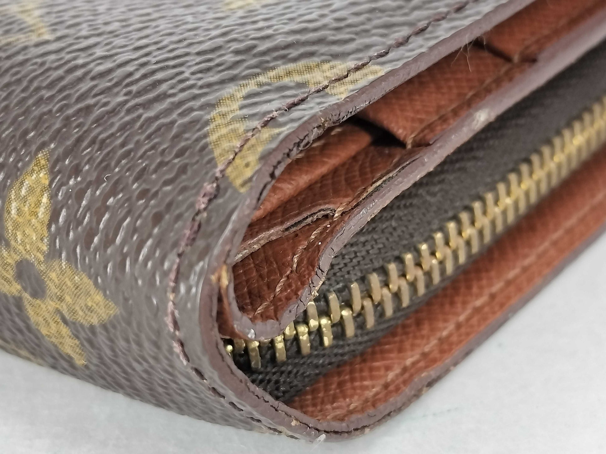 LOUIS VUITTON Monogram LOUIS VUITTON LV Monogram Porte Papier Zip Wallet