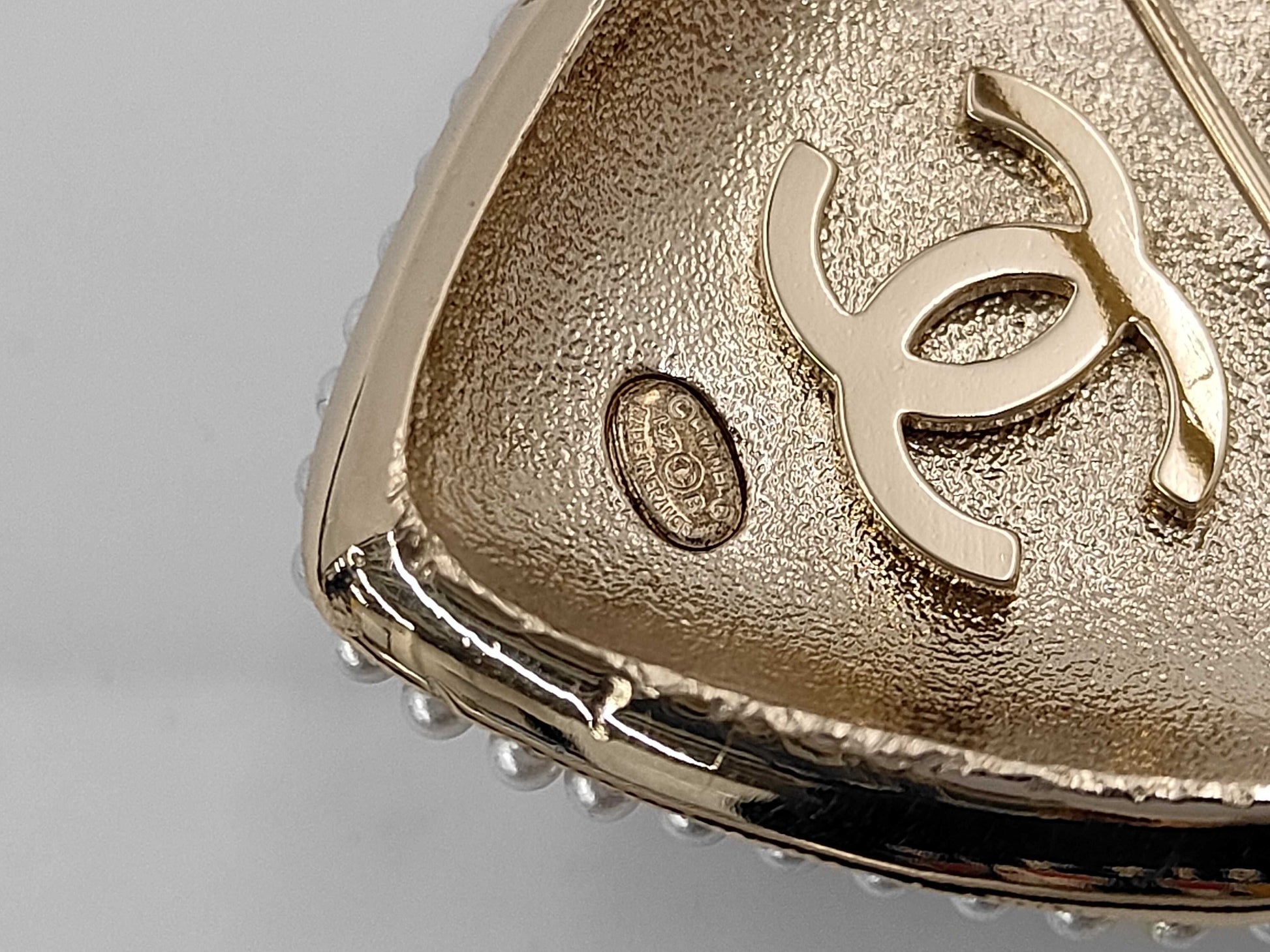 CHANEL L22B GP Brooch