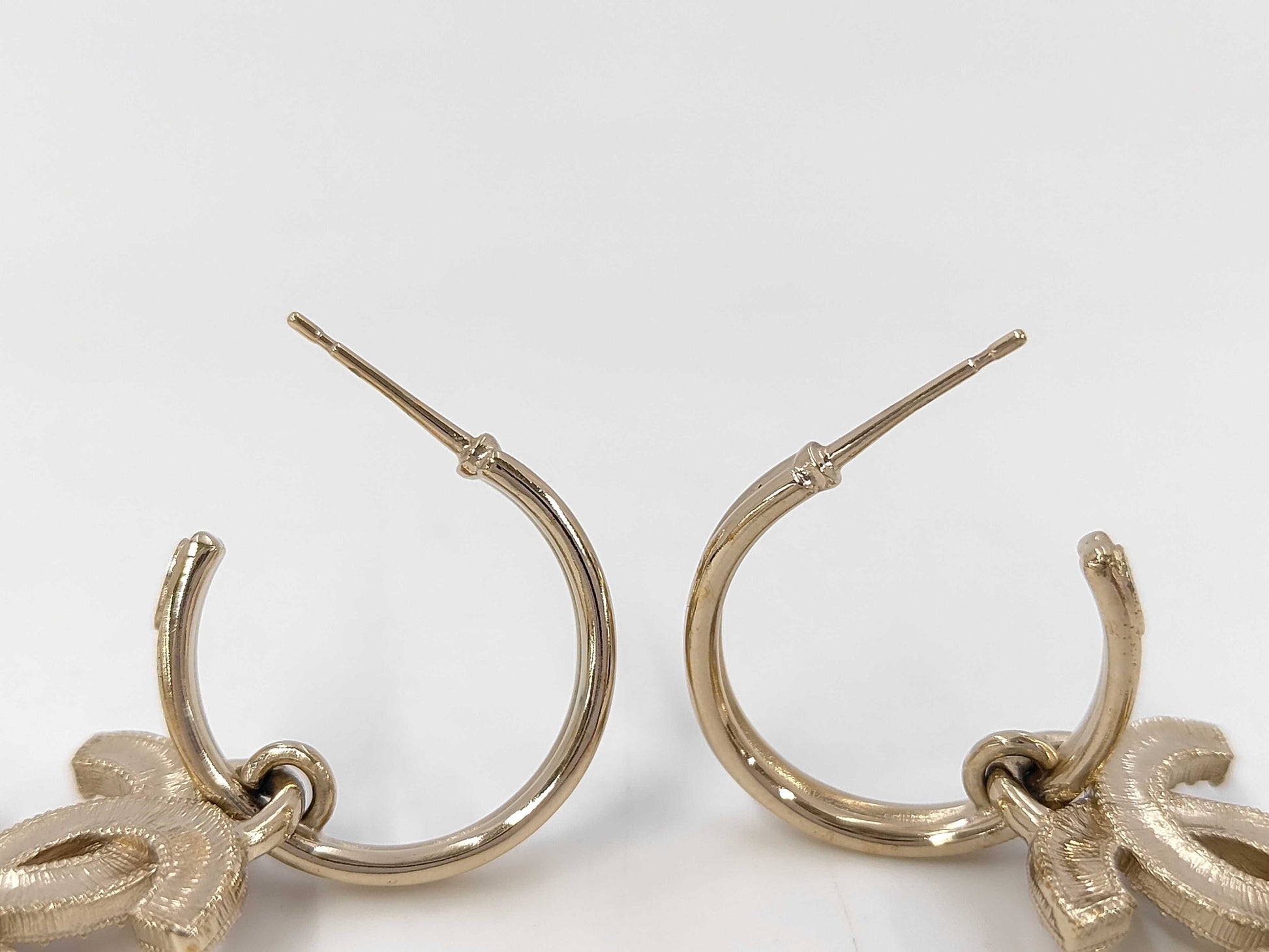 CHANEL A23C GP earrings