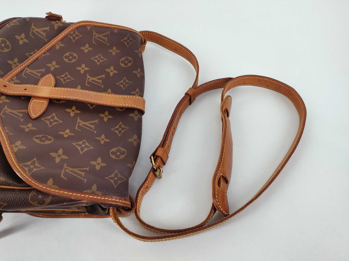 LOUIS VUITTON Monogram Louis Vuitton Saumur 30 Shoulder Bag