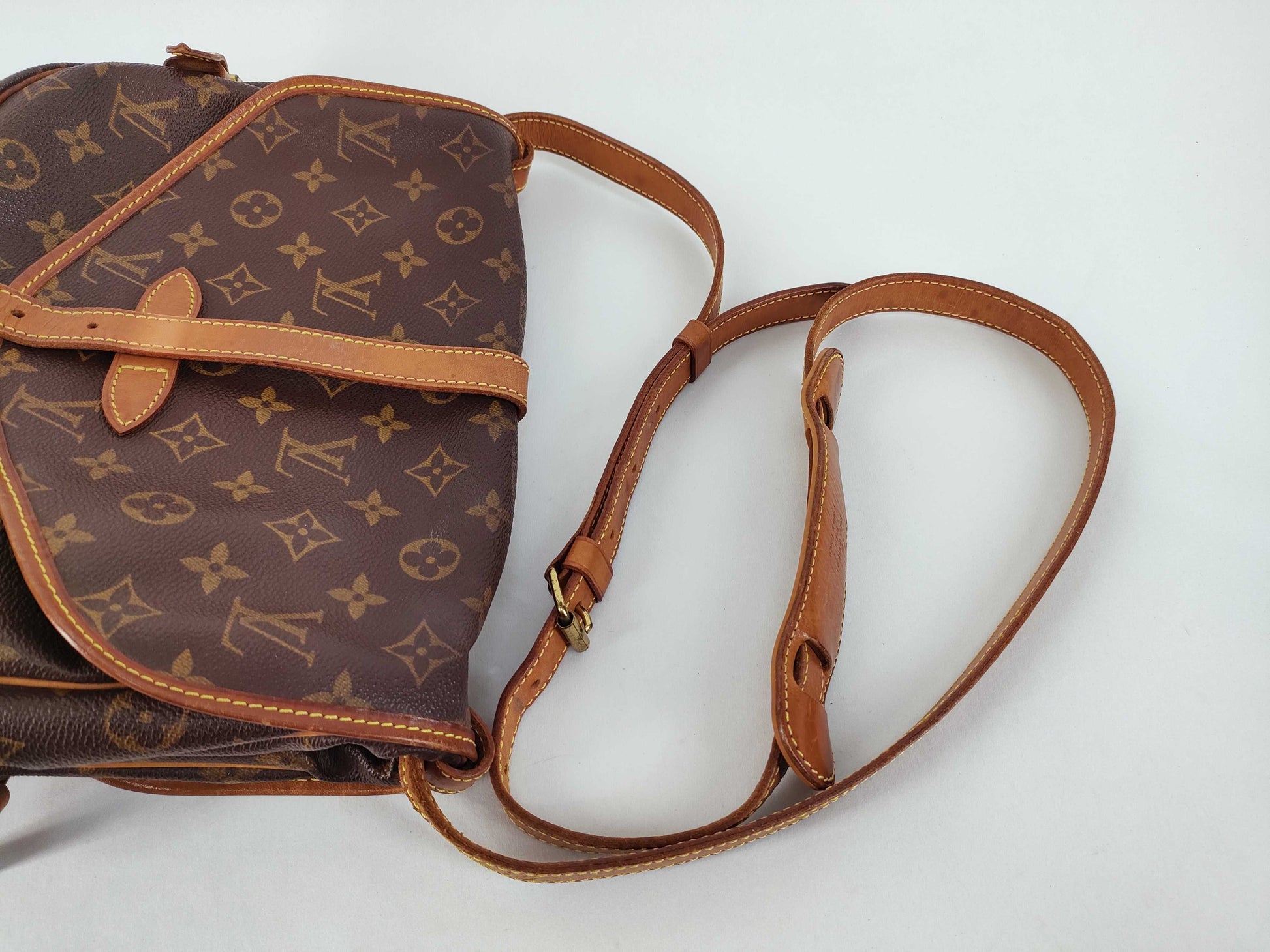 LOUIS VUITTON Monogram Louis Vuitton Saumur 30 Shoulder Bag