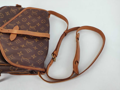 LOUIS VUITTON Monogram Louis Vuitton Saumur 30 Shoulder Bag