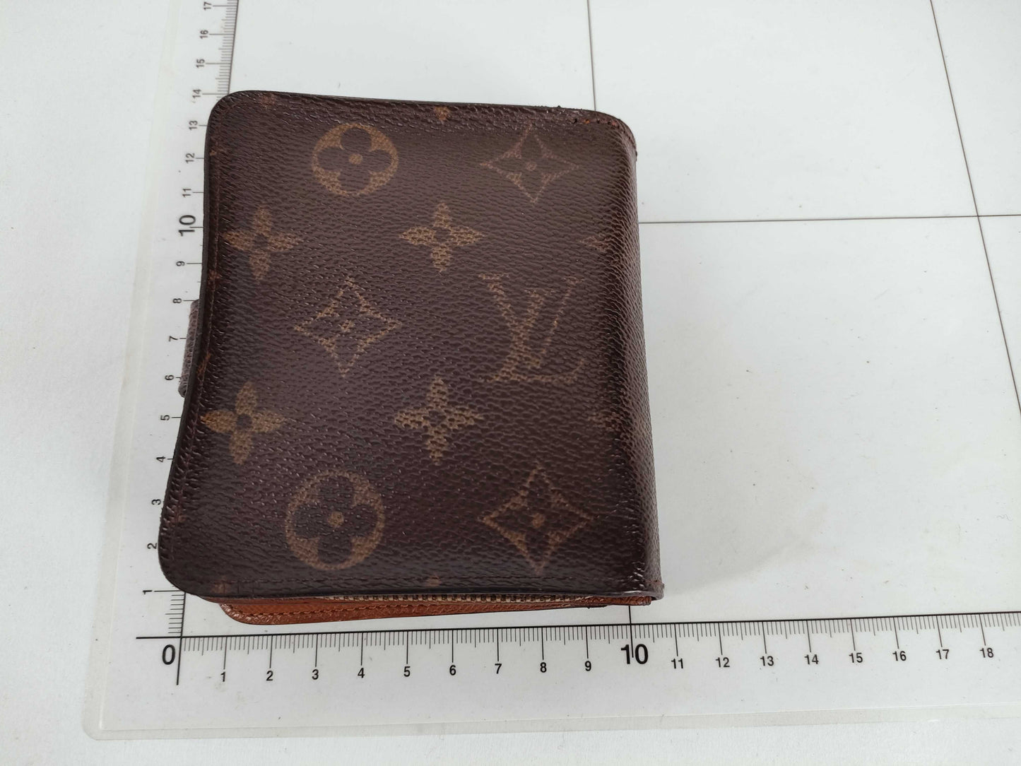 LOUIS VUITTON Monogram Louis Vuitton Zippy Coin Purse Wallet