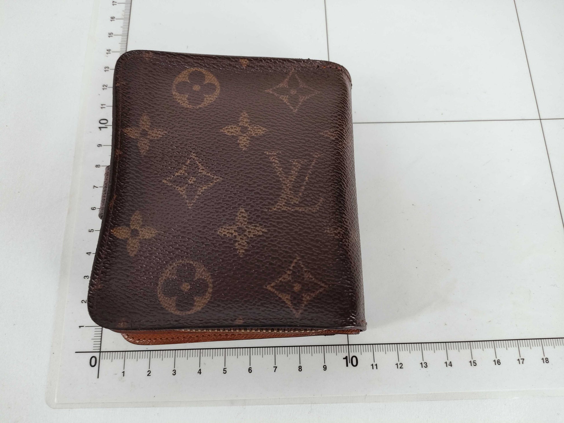 LOUIS VUITTON Monogram Louis Vuitton Zippy Coin Purse Wallet