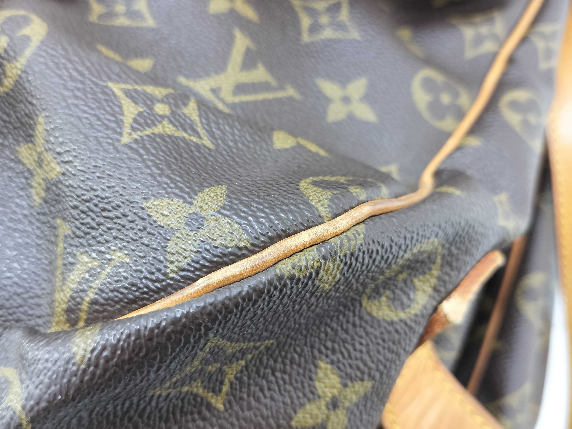 LOUIS VUITTON Monogram Saumur M42252 Shoulder Bag