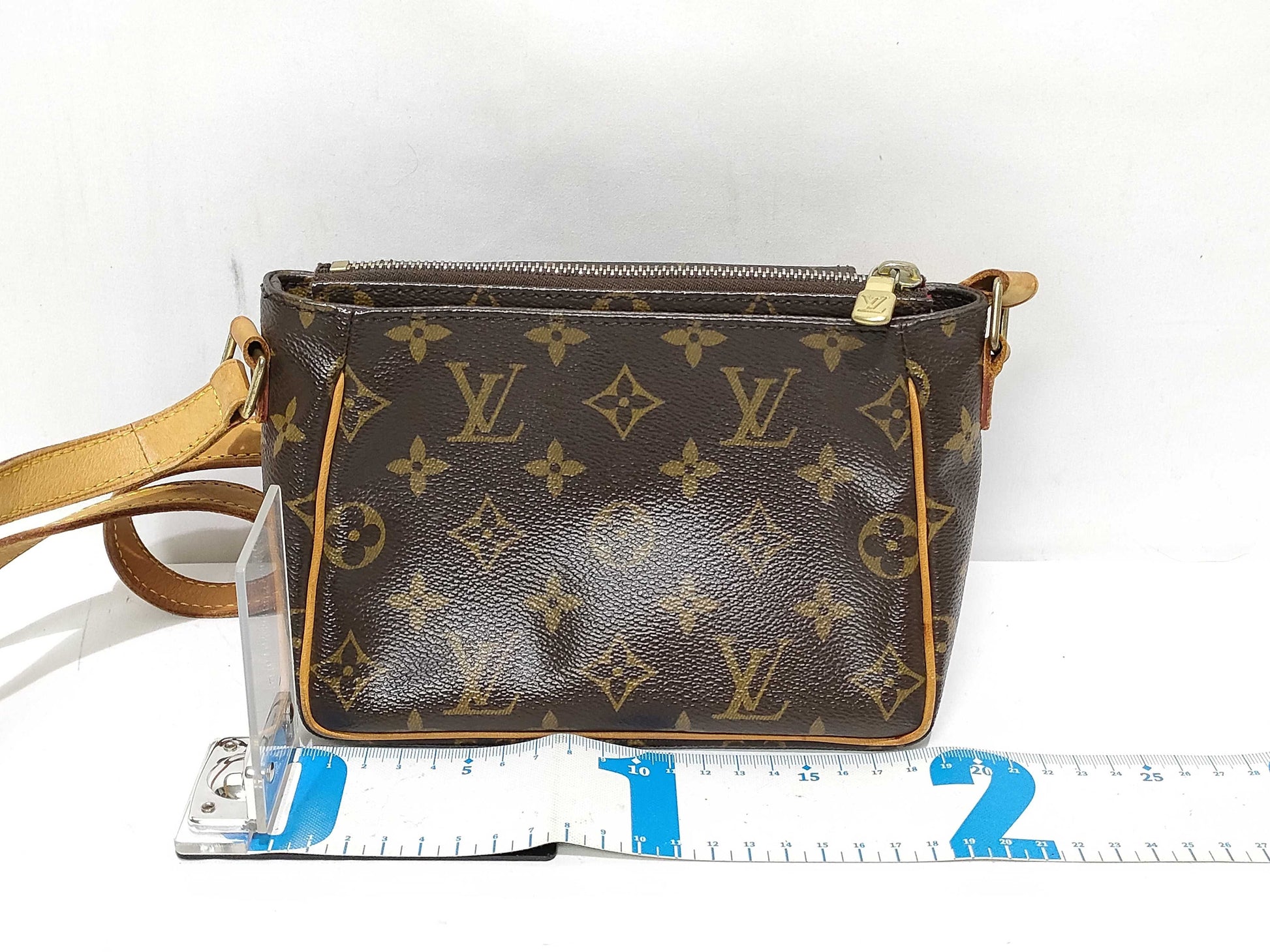 LOUIS VUITTON Monogram LV Shoulder Bag