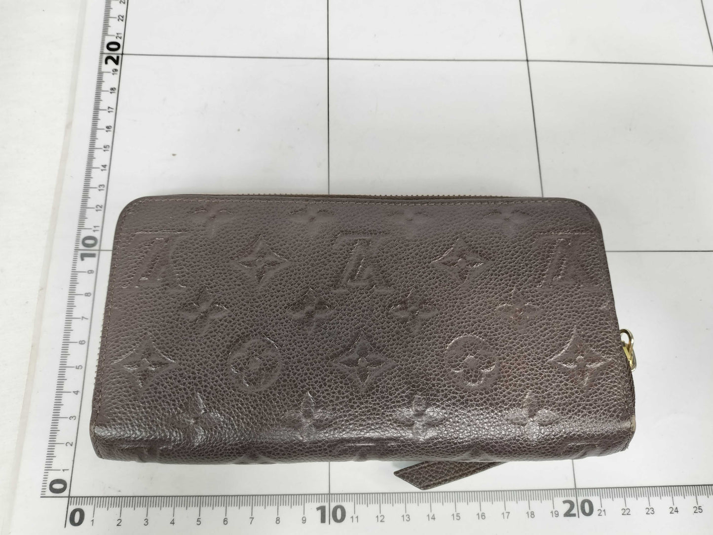 LOUIS VUITTON Louis Vuitton Zippy Wallet