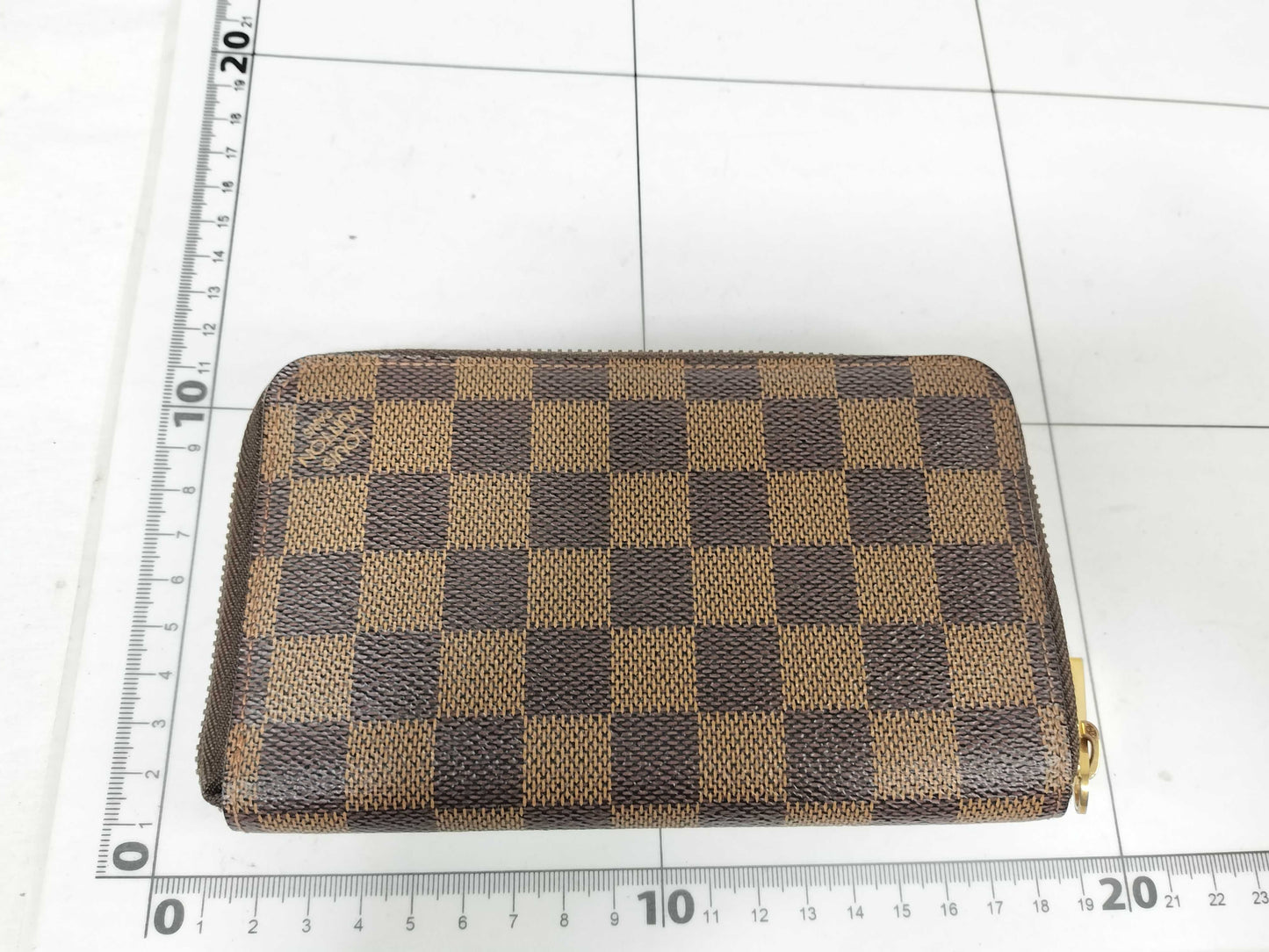 LOUIS VUITTON Damier Louis Vuitton Zippy Wallet Damier Wallet