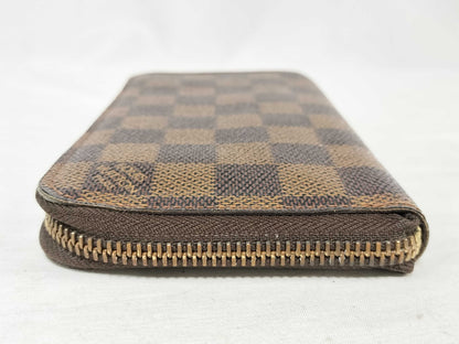 LOUIS VUITTON Damier Louis Vuitton Zippy Wallet Damier Wallet