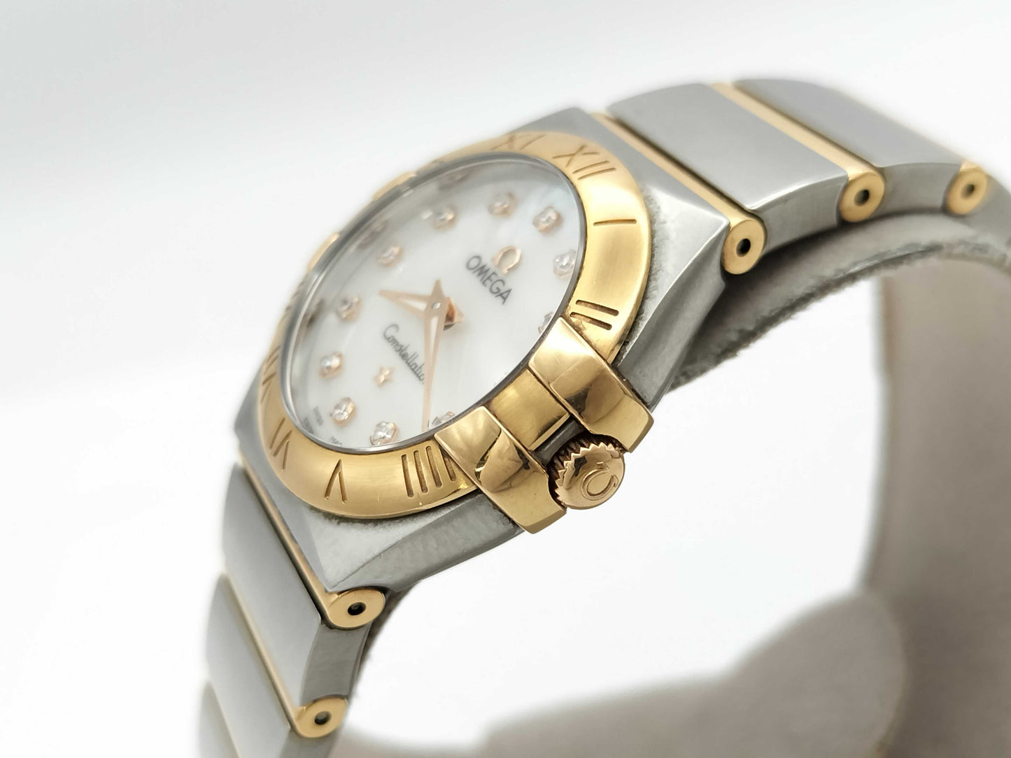 OMEGA Constellation 123.20.24.60.55.004 92281918 Shell Dial Quartz Women's Watch