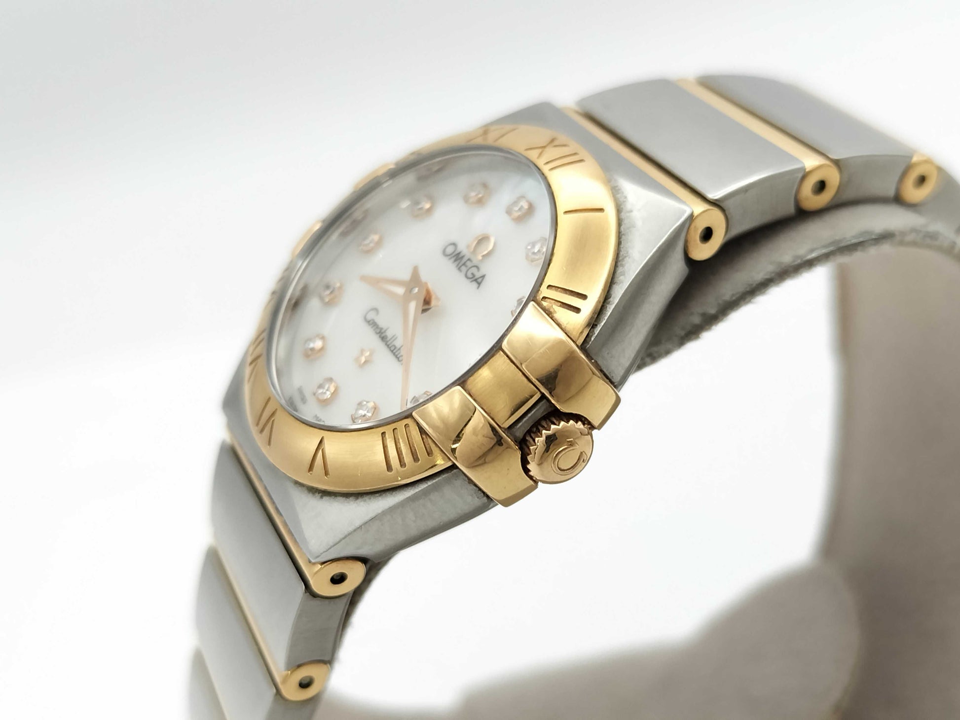 OMEGA Constellation 123.20.24.60.55.004 92281918 Shell Dial Quartz Women's Watch