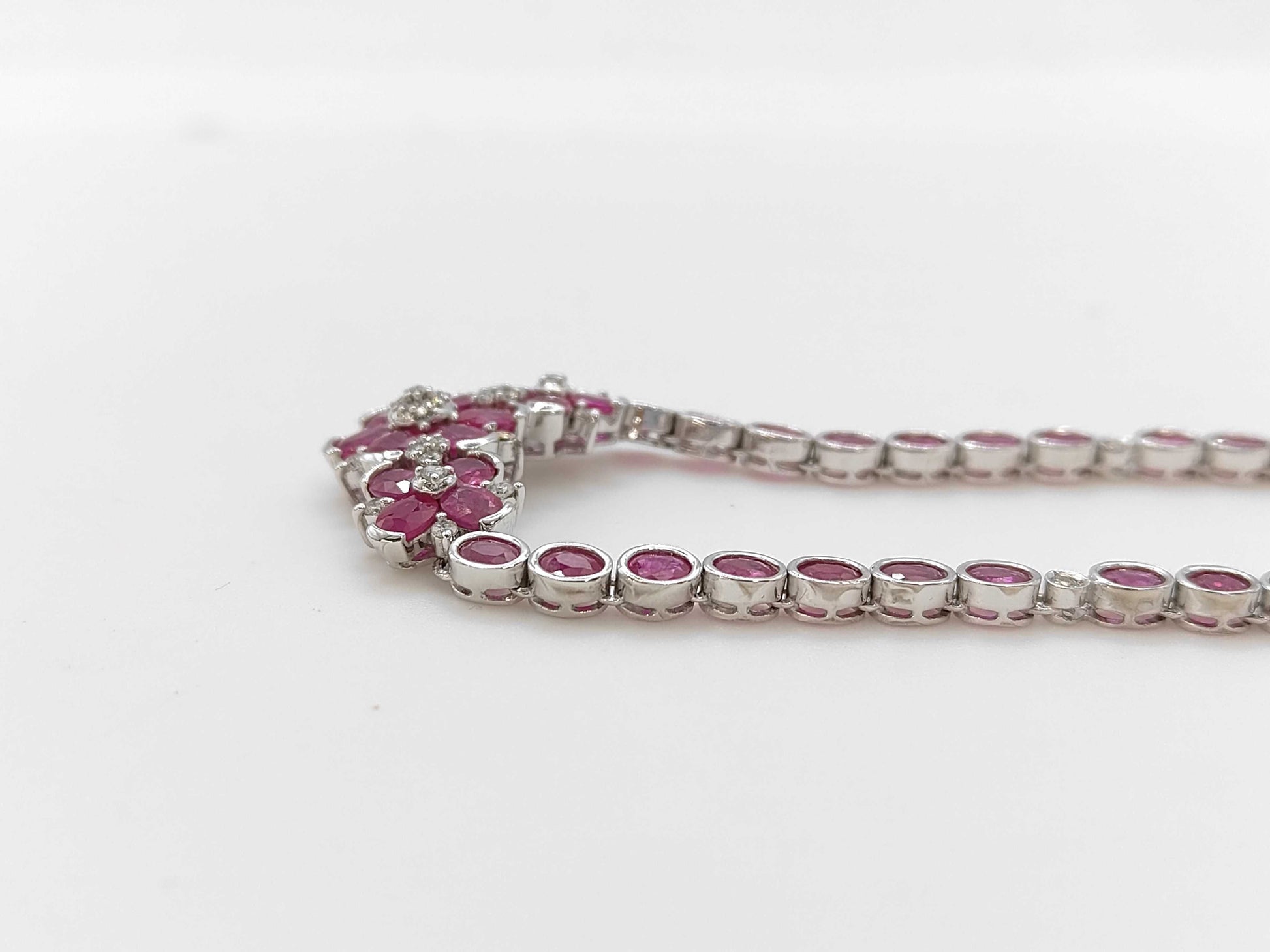 R17.70ct D0.50ct K18WG 29.2g Necklace 